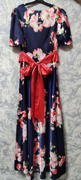 Продам платье  ( атласное)