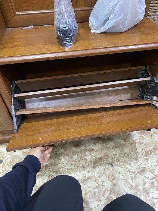 Продам шкаф с зеркалом район Океан самовызов