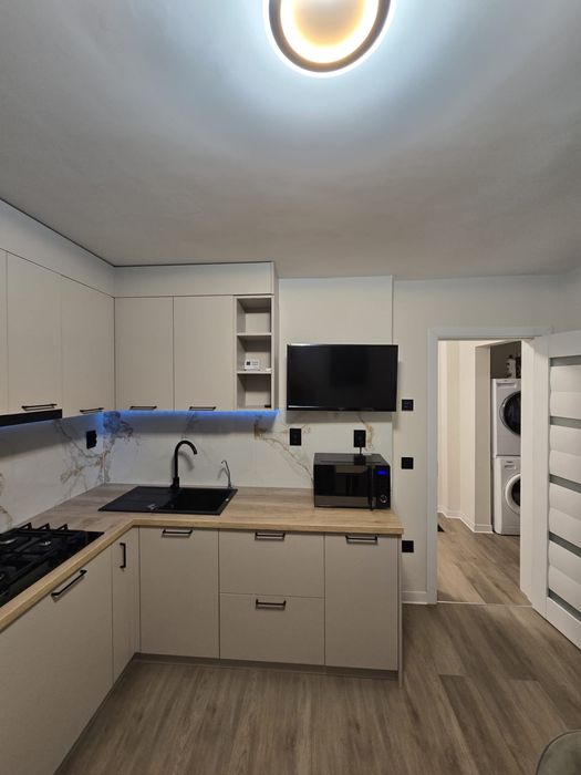 Vand apartament 2 camere decomdat-Renovat integral cu balcon+pivnită Zona Ștrand