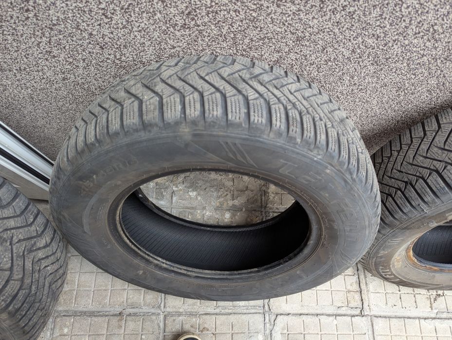 Зимни гуми laufenn 215/65 16.