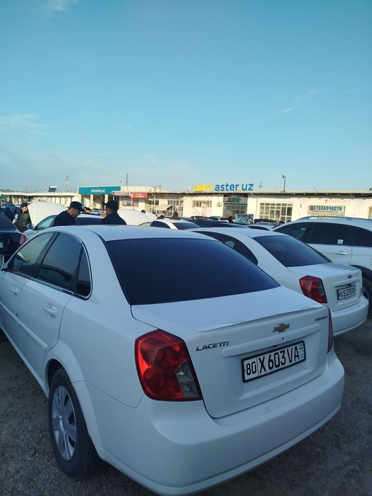 Ласетти 2010 сотилади.