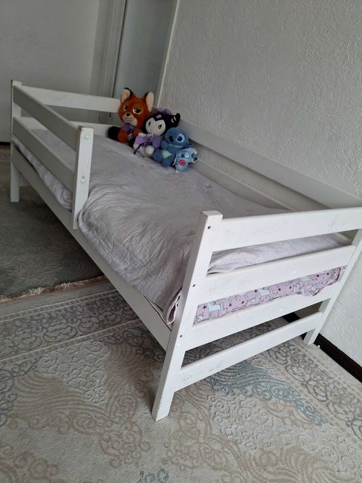 Детская кровать, с бортиками