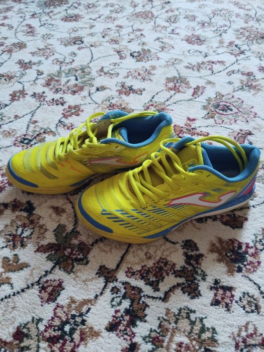 Продам футзалки joma