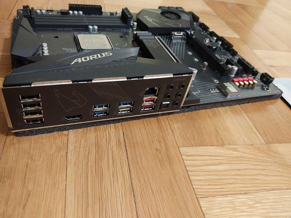 AMD Ryzen 5 5600X + Gigabyte B550 Aorus Elite