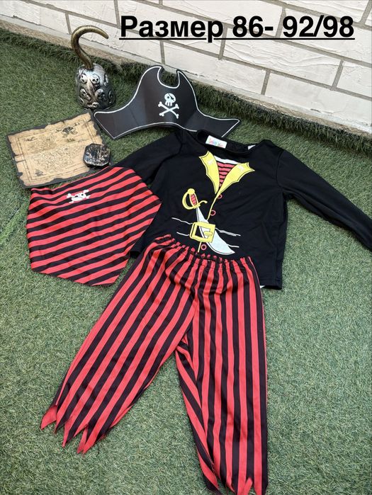 Карнавални Хелоуин костюми 2-5 години ( полицай,лекар, пират, хълк)