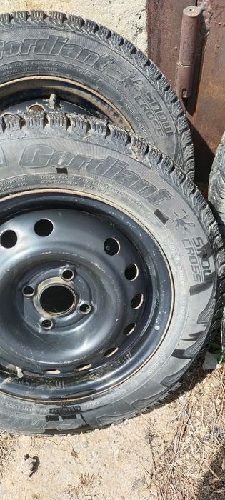 Продам Шипованные Шины с Дисками
