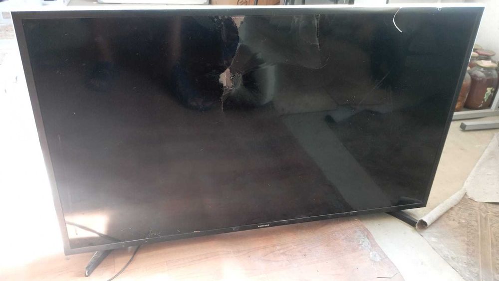 Продам не рабочий телевизор