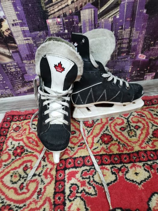 Продам детские хоккейные коньки