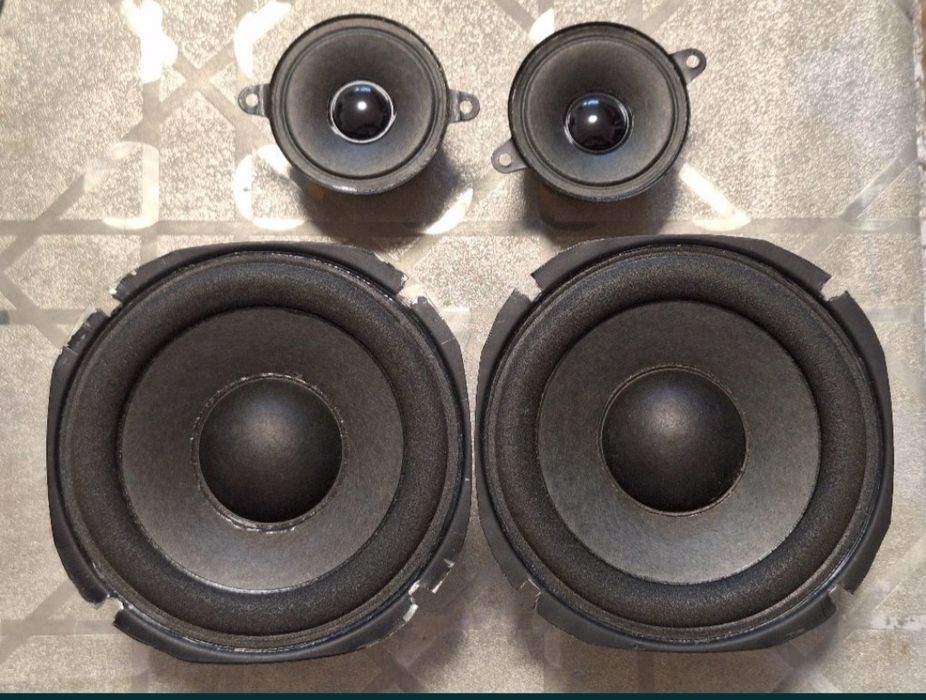 Tweetere Difuzoare inalte sateliti bass woofere boxe sisteme audio