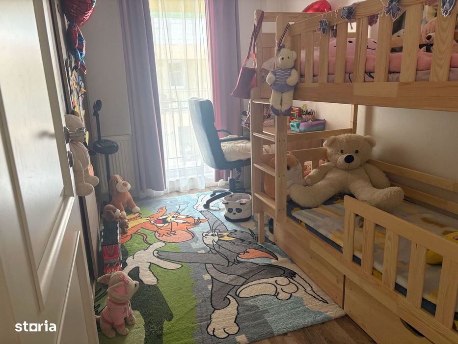 Apartament cu 3 camere,etaj 1,garaj de 30 mp