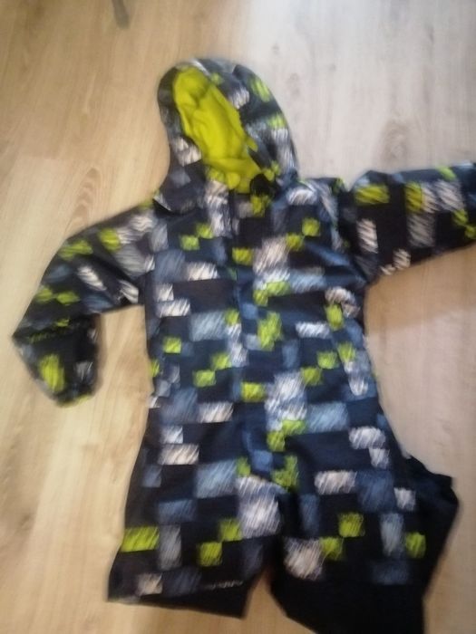 Продам куртки, комбез на мальчика.