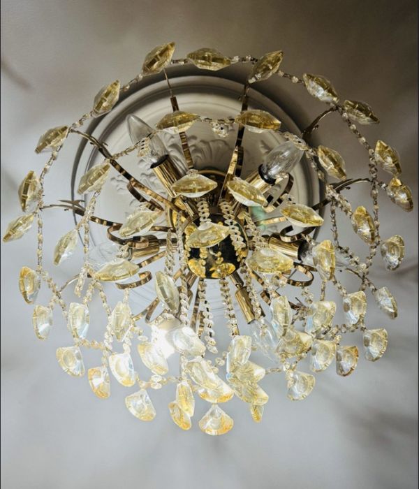 Продам хрустальную люстру