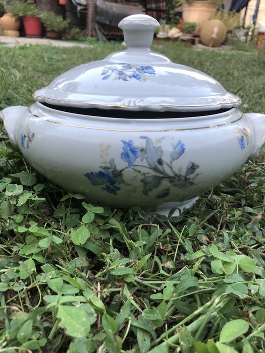 Порцеланов супник