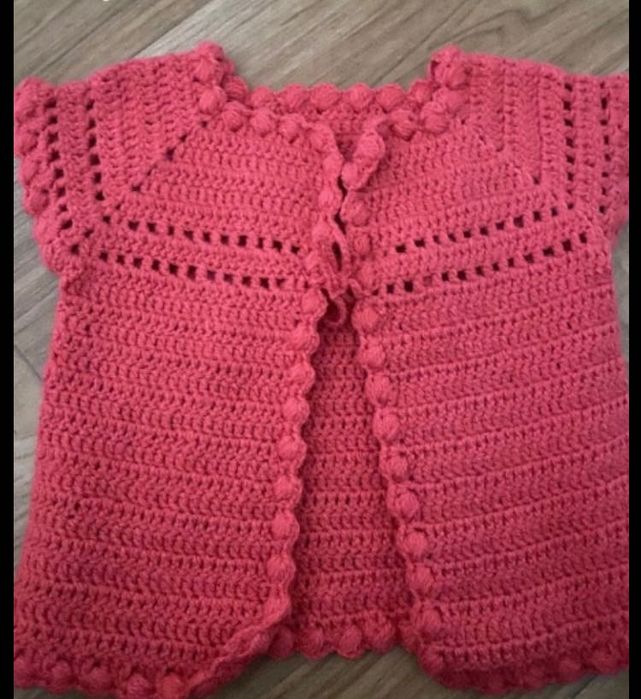 Бебешки плетени елеци и терлички