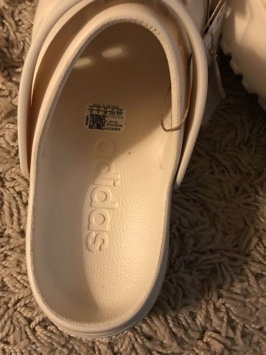 Vand crocs adidas noi