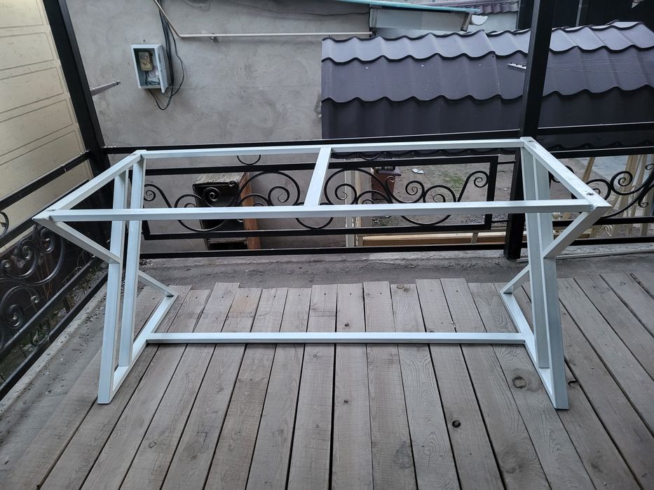 Стол металлический