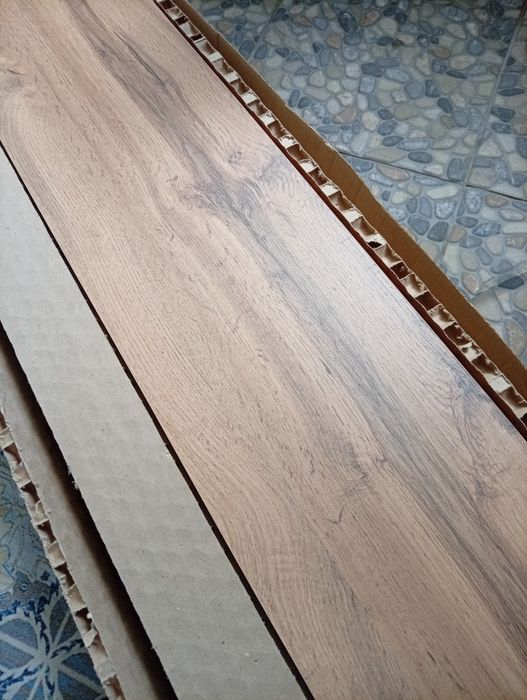 Продам тумбу под телевизор.