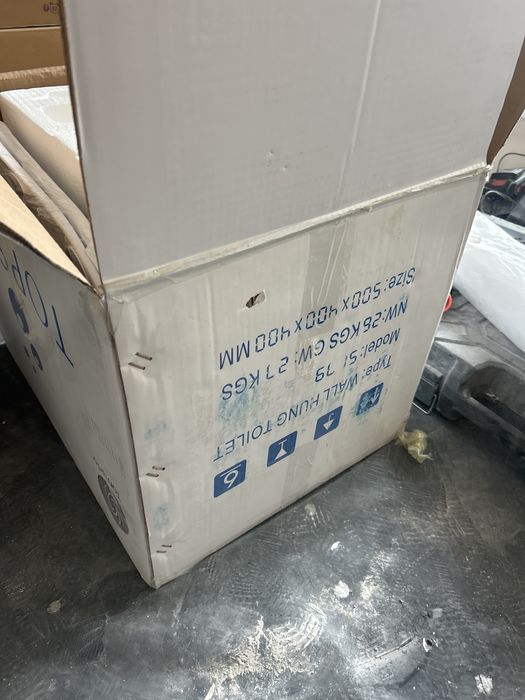 Продаем 2 подвесных унитаза со смывом торнадо