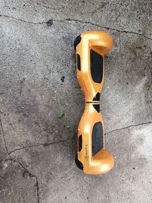 Гироскутор жёлтый и черный.