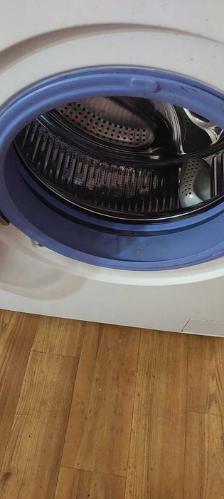 Продам стиралку СМА Haier 6 кг.