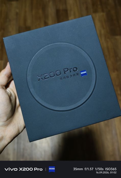 Продам Vivo X200 Pro 12/256 китайка