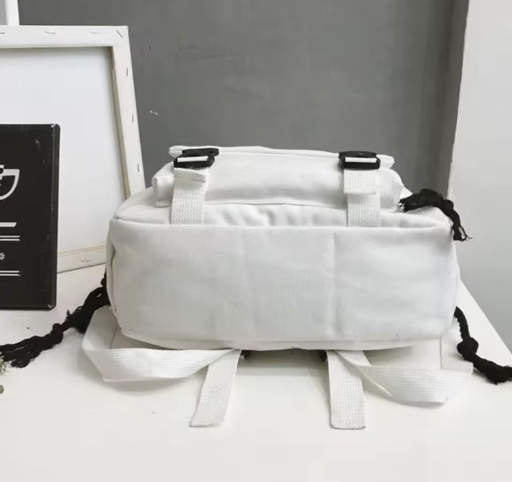 Модерна бежово раница с надпис Fashion- практична и стилна