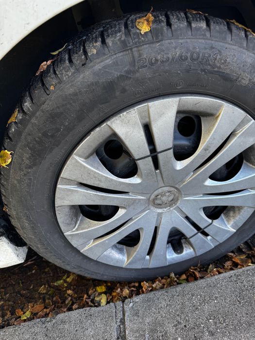 Много добри Зимни гуми с железни джанти 16 цола