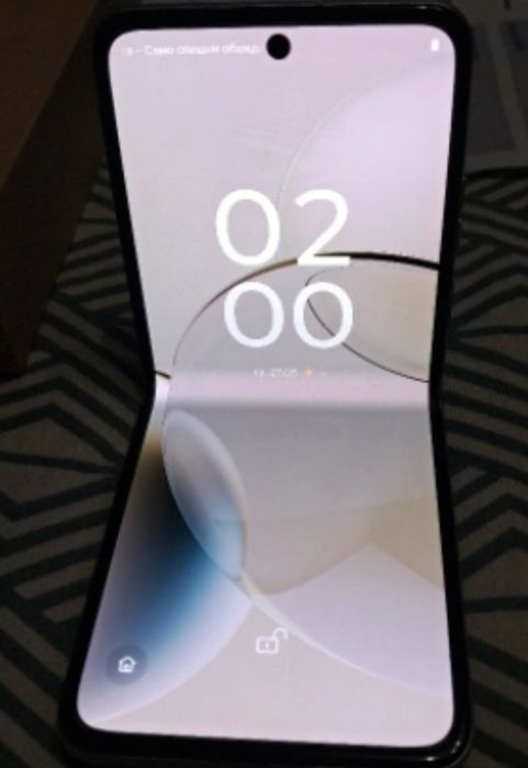 Moto Razr 40 5G 256GB 8GB RAM Cream