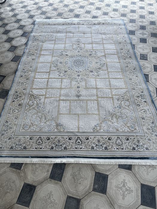 Арабский ковер в хорошем состоянии