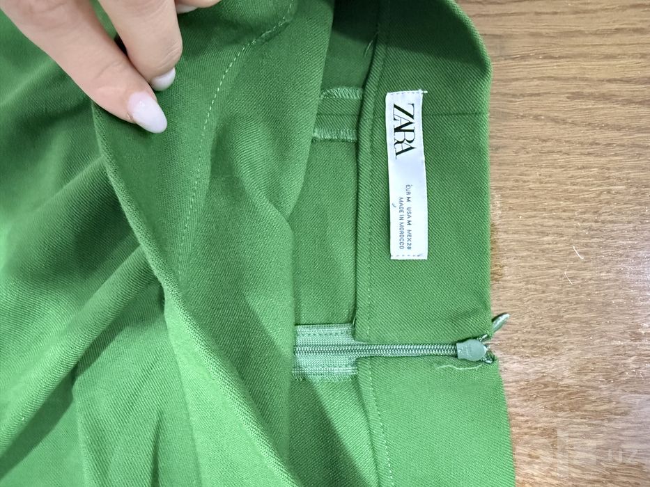 Костюм ZARA в сочно зелёном цвете