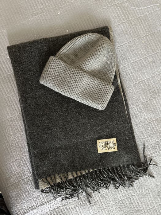 Теплая шапка с шарфом