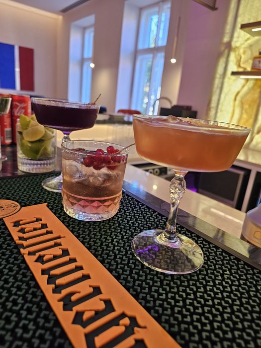 Bar mobil evenimente - COCKTAIL ON-