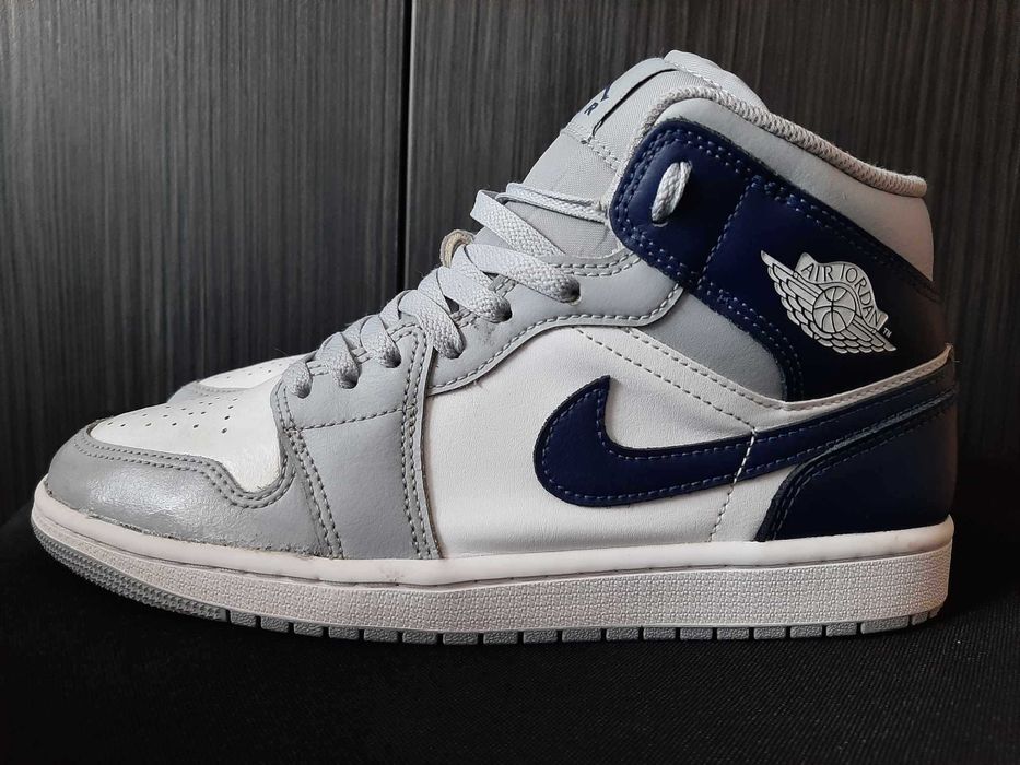 Air Jordan 1 Mid Wolf Grey Midnight Navy