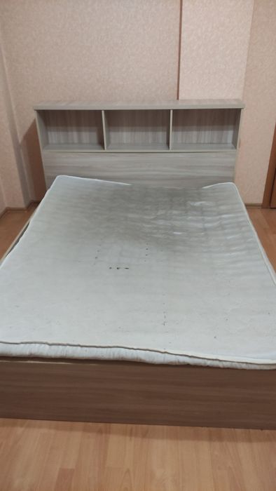 Кровать с матрасом