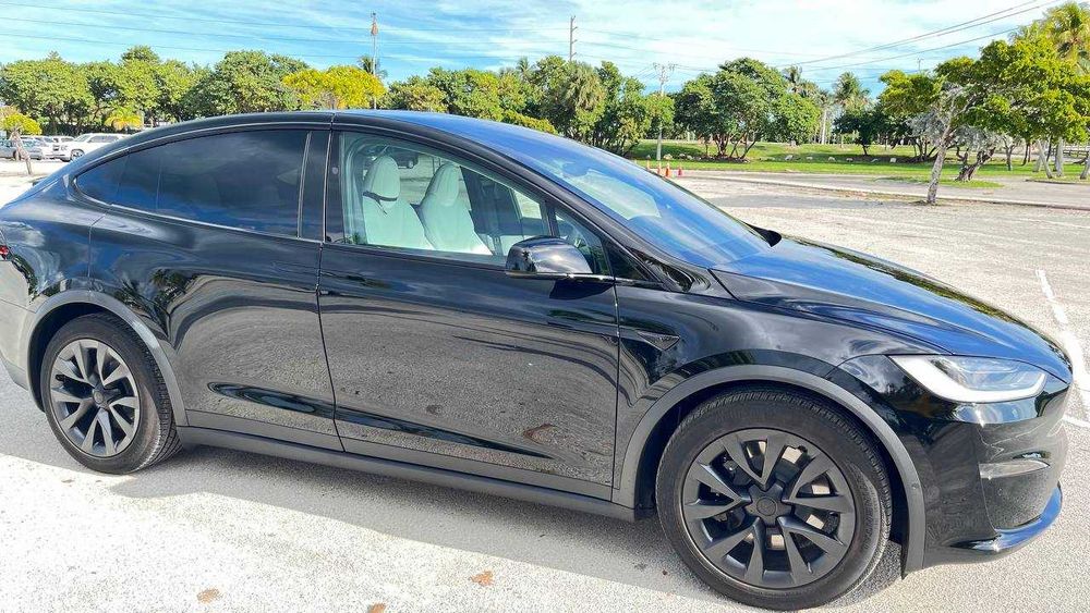 Продается новый аdтомобиль  Tesla model X long
