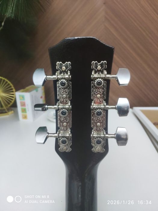 Акустическая гитара Levinson в идеальном состояний