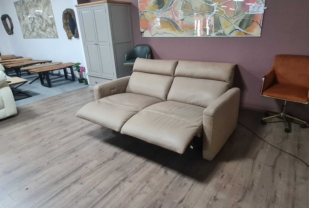Италиански кожен диван тройка с електрически релаксиращ механизъм