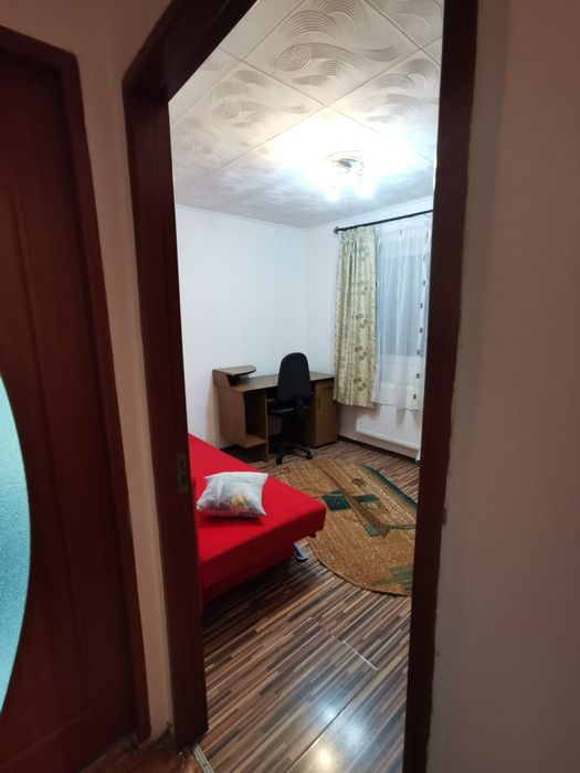 Închiriez apartament cu doua camere