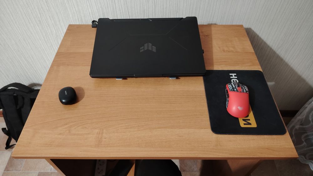 Продам  компьютерный  стол