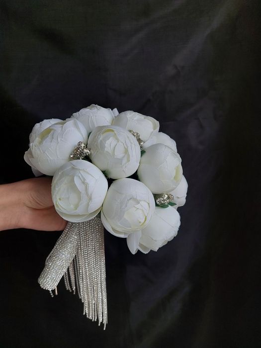 Kelinlar gul dastasi sun'iy