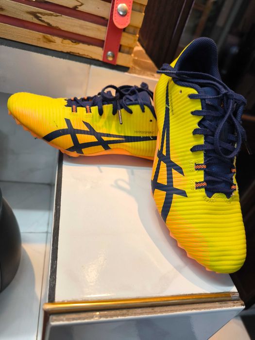 Шпайкове Asics hypersprint