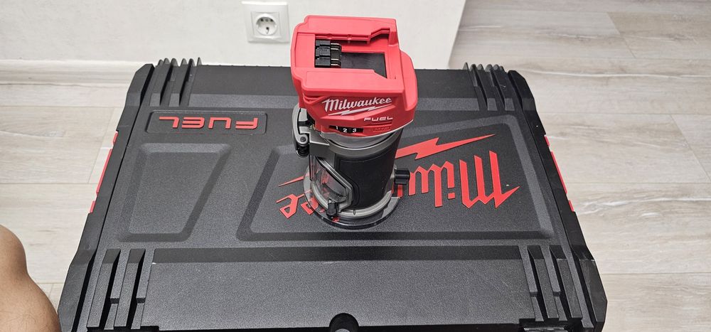 Freza de contur fara acumulator M18 FTR8-0X Milwaukee