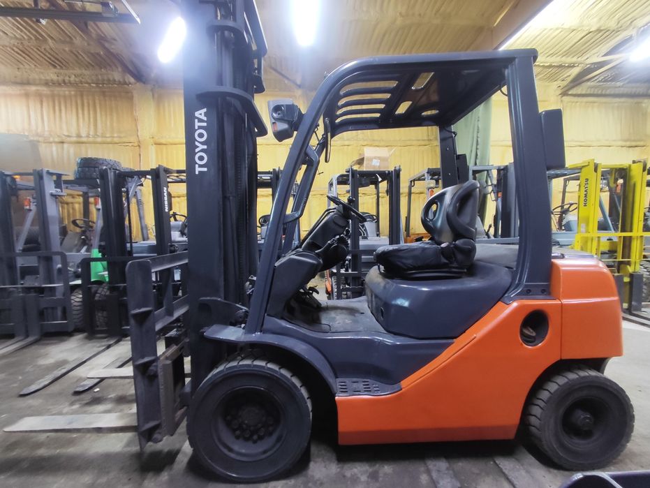 Продам вилочный погрузчик. Кара