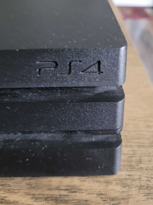 Vand PS 4 Pro ca nou