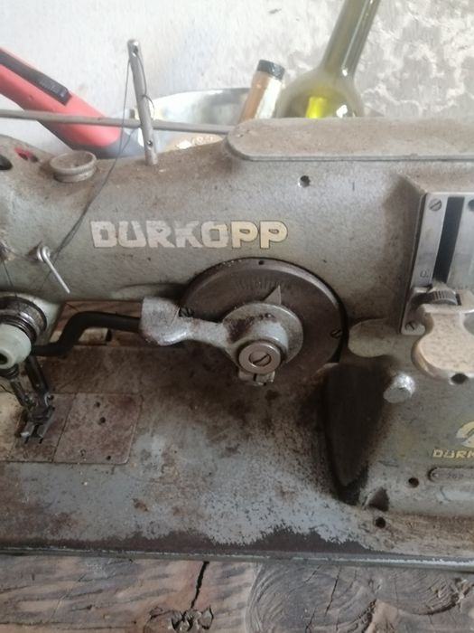 Cap de masinâ de cusut în Zigzac