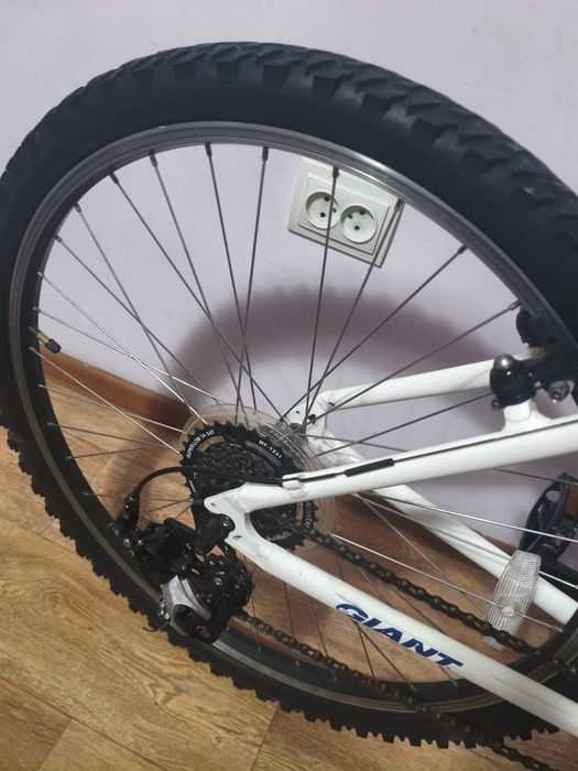 Продам велосипед Giant на 26 колёсах