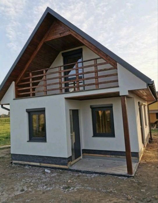 Vând case pe structură metalică și panouri sendwich