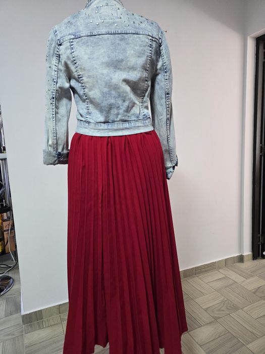 Geaca de blugi cu ținte, model cambrat, perfectă pentru primăvară