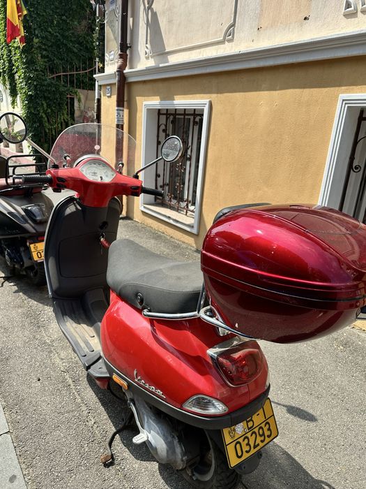 Scuter Piaggio Vespa LX-50 rosu, cu kit Mallossi fara limitator (70 km/h), topcase si parbriz