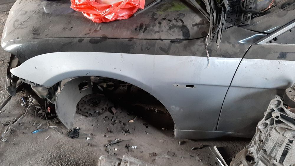 Aripa stanga bmw e65